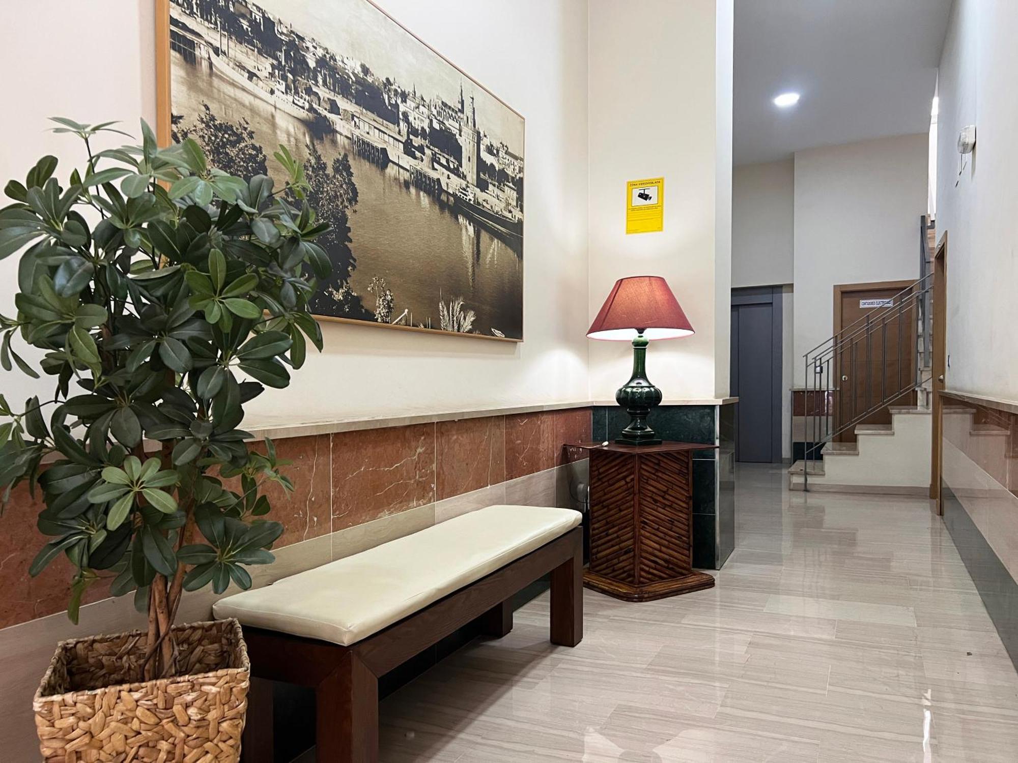 Studio City Center - Aloha Sevilla ภายนอก รูปภาพ